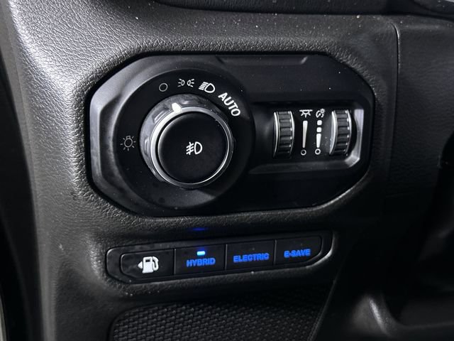 Used 2022 Jeep Wrangler Unlimited Rubicon 4xe w/ Cold Weather Group AWD/4WD image 18