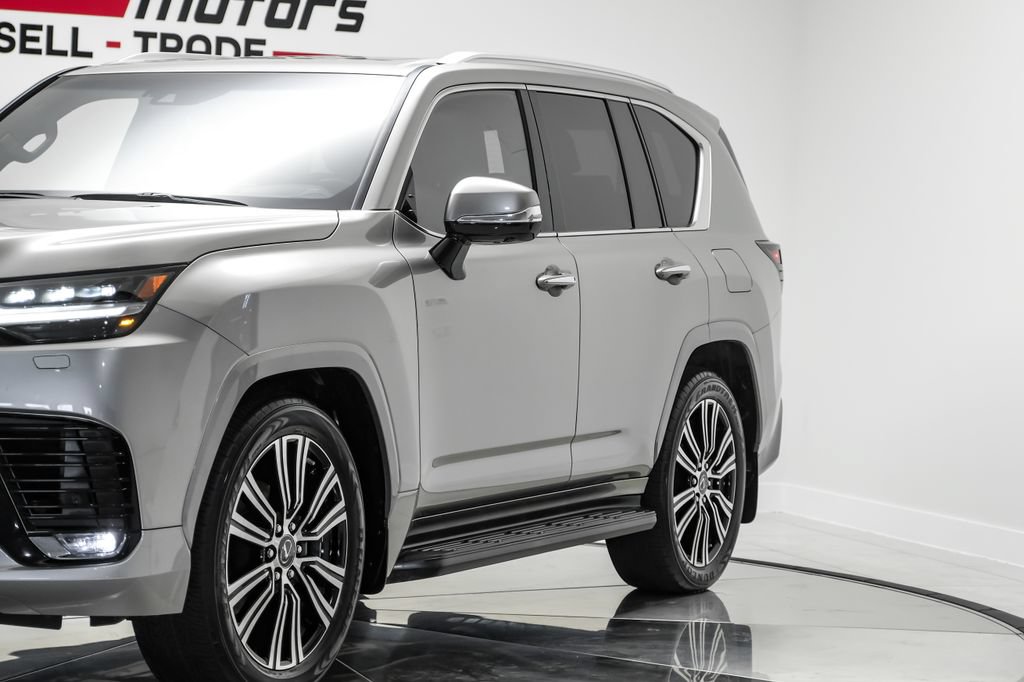 Used 2022 Lexus LX 600 4WD w/ Luxury Package image 3