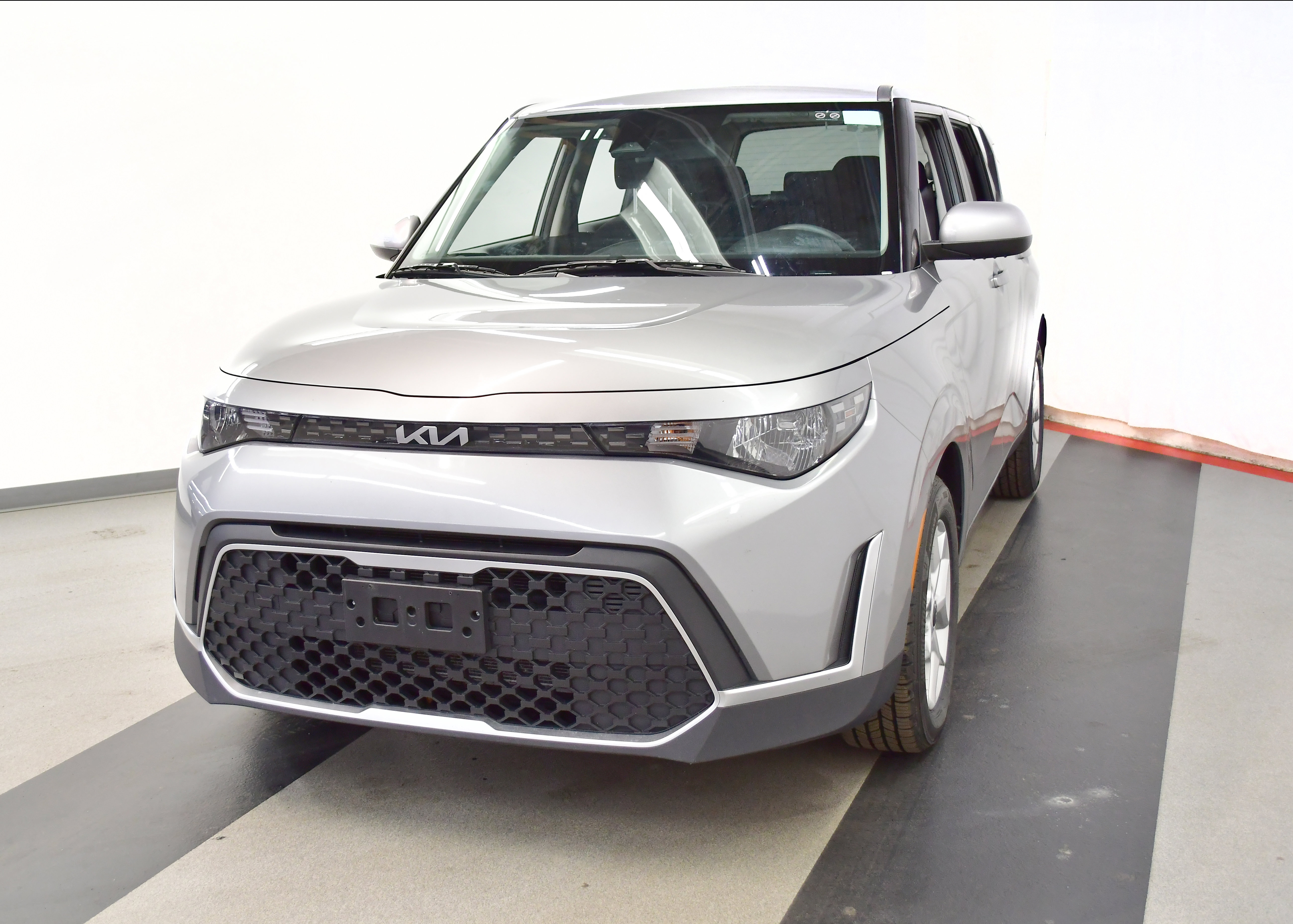 Used 2025 Kia Soul LX w/ LX Technology Package image 4