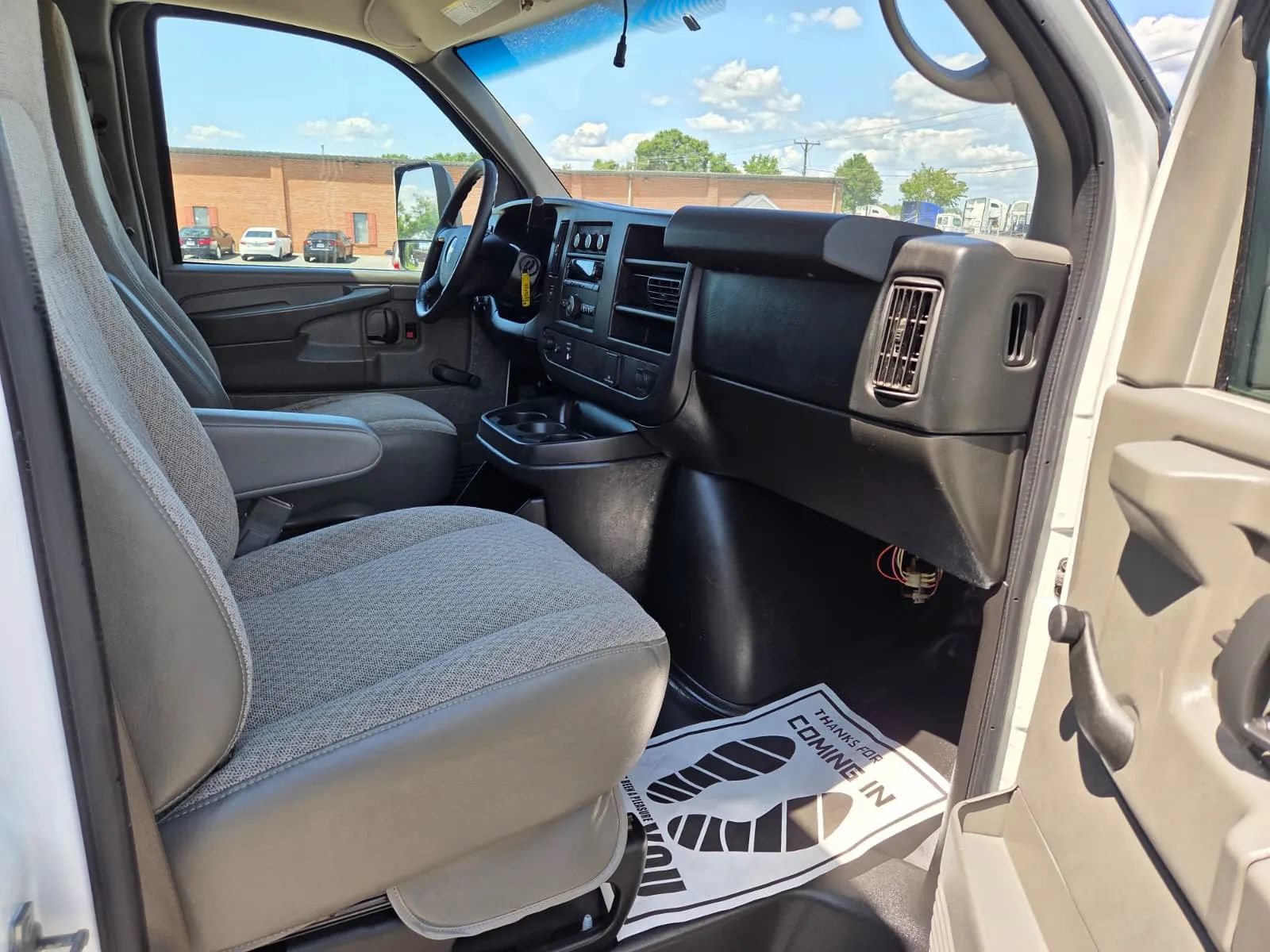 Used 2015 Chevrolet Express 3500 RWD image 31