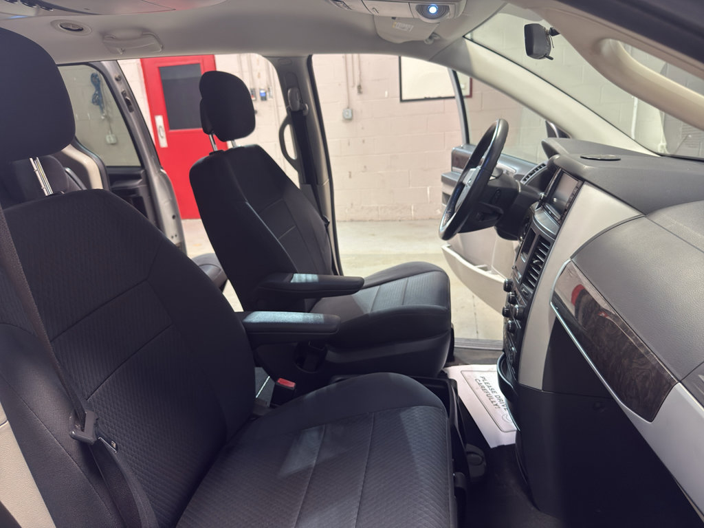 Used 2010 Dodge Grand Caravan Crew w/ Entertainment Group 2 FWD image 20