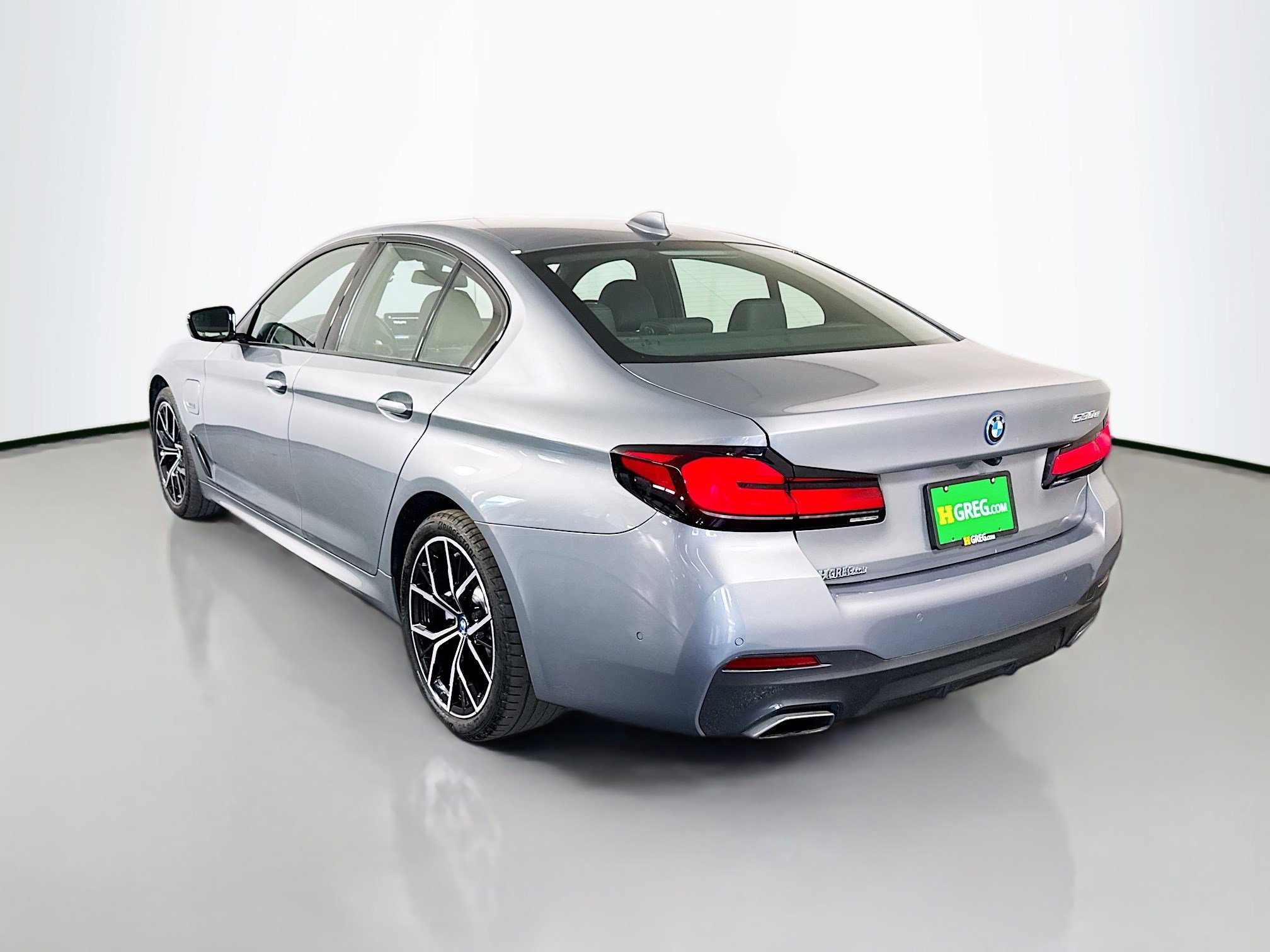 Used 2023 BMW 530e w/ M Sport Package image 7
