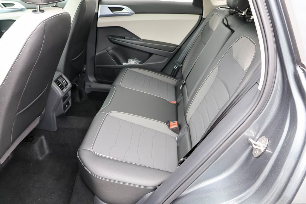 New 2025 Volkswagen Taos SE image 34