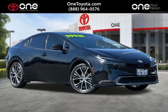 Used 2024 Toyota Prius XLE FWD image 1