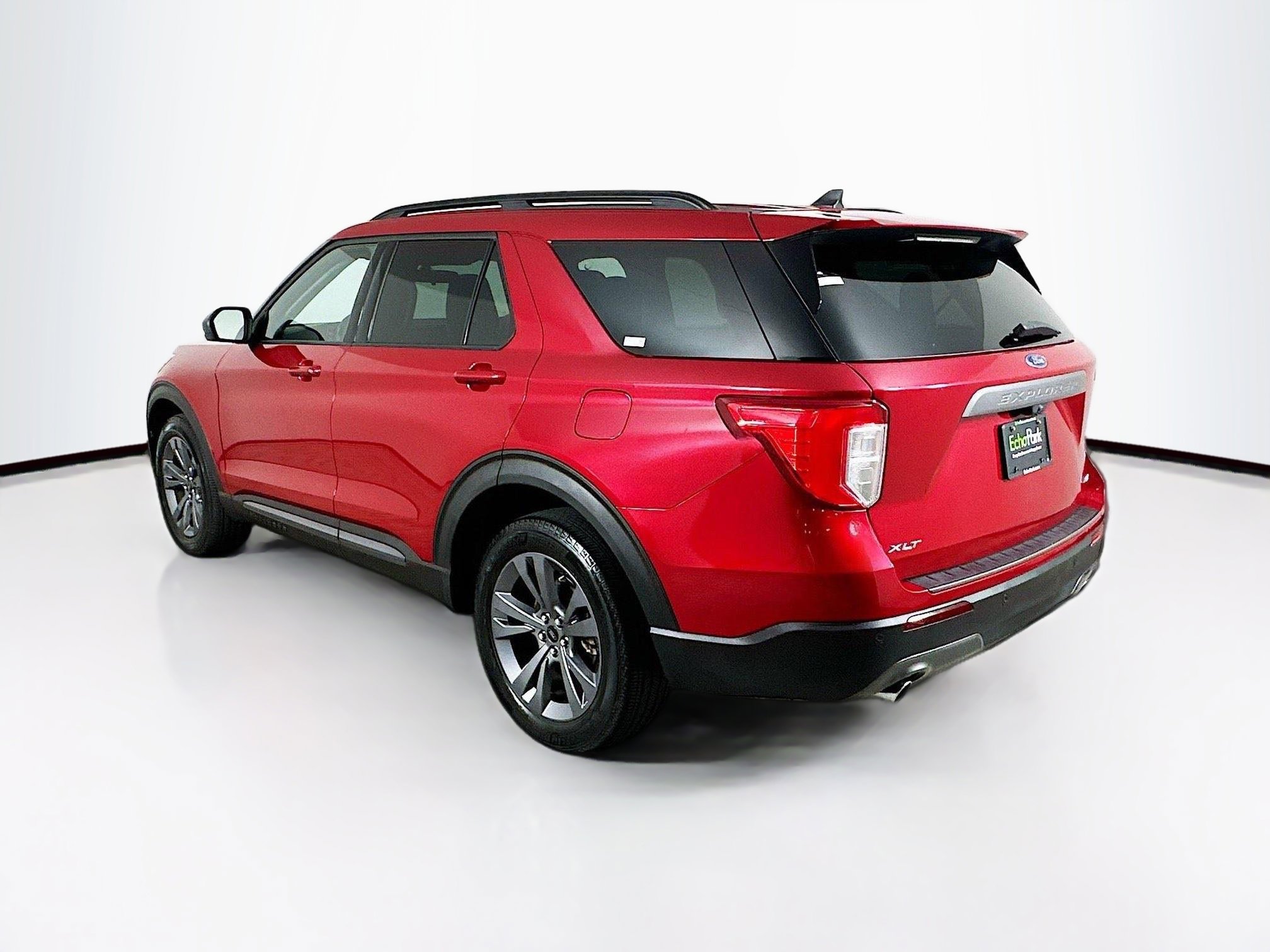 Used 2022 Ford Explorer XLT w/ Equipment Group 202A image 5