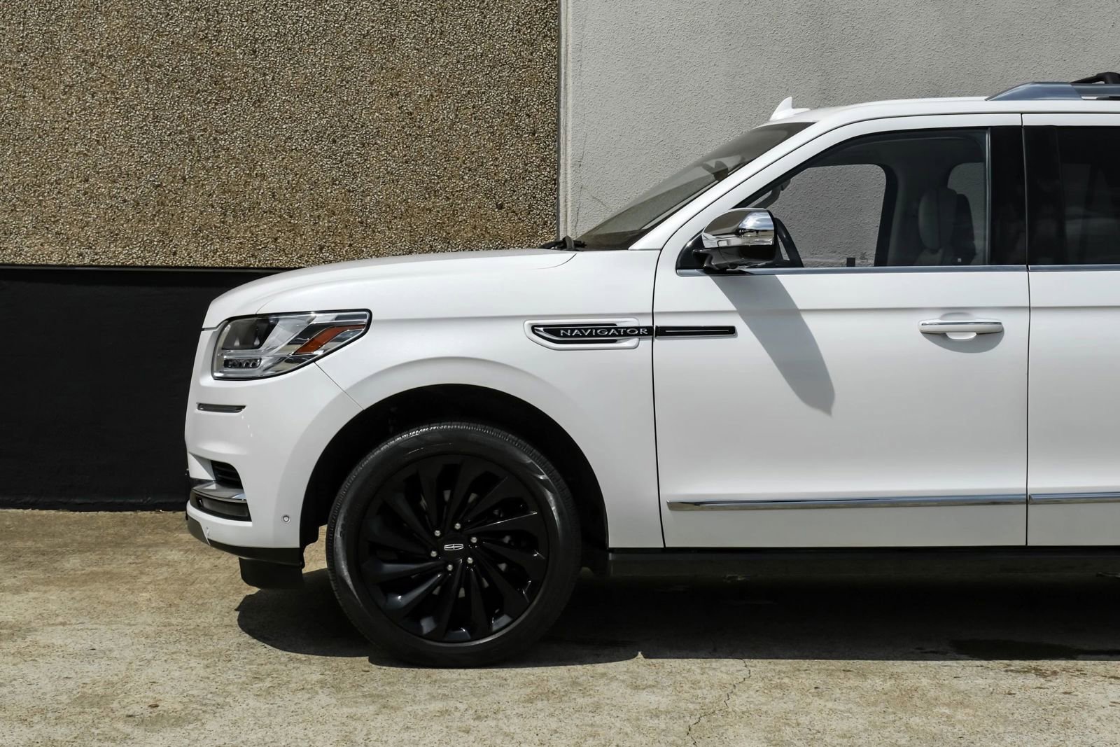 Used 2020 Lincoln Navigator Black Label w/ Cargo Convenience Package AWD/4WD image 16