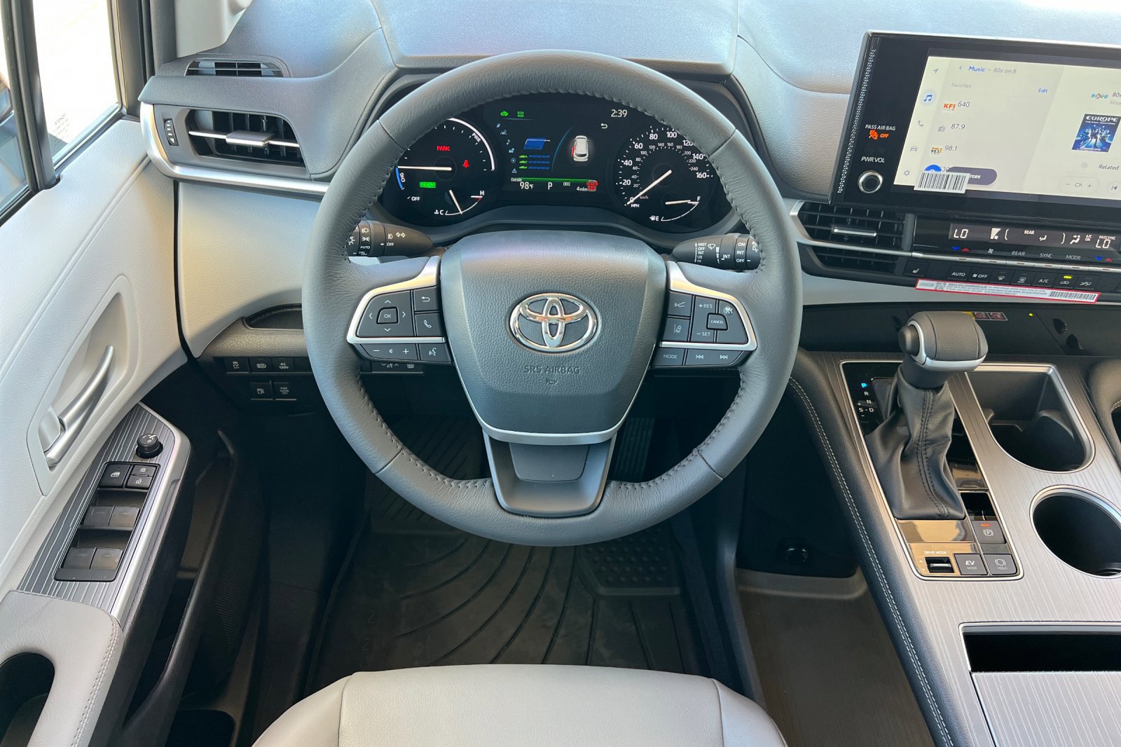Certified 2026 Toyota Sienna XLE FWD image 14