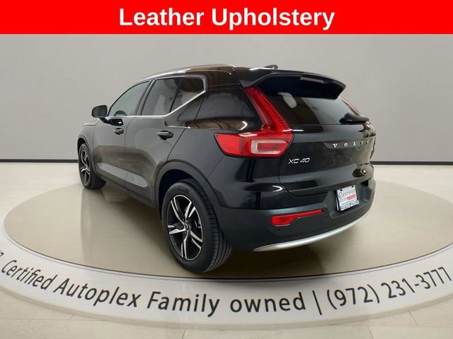 Used 2025 Volvo XC40 B5 Core image 3