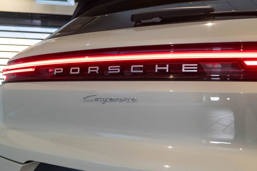 Certified 2026 Porsche Cayenne AWD/4WD image 14