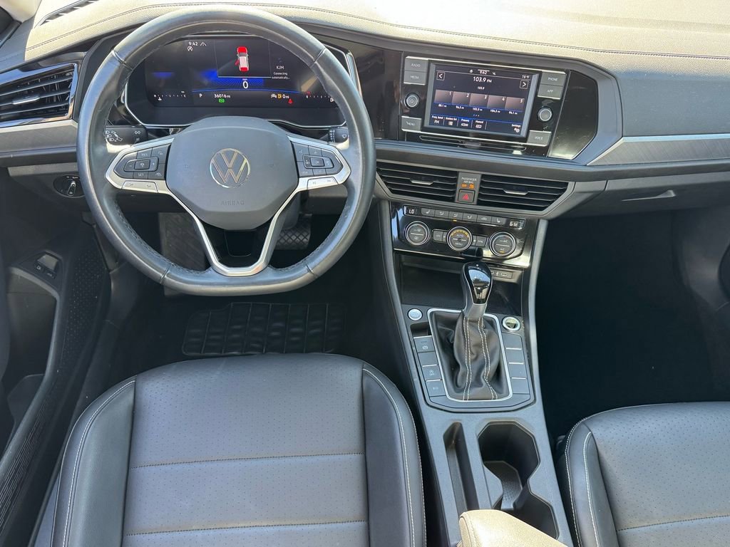 Used 2024 Volkswagen Jetta SE image 15