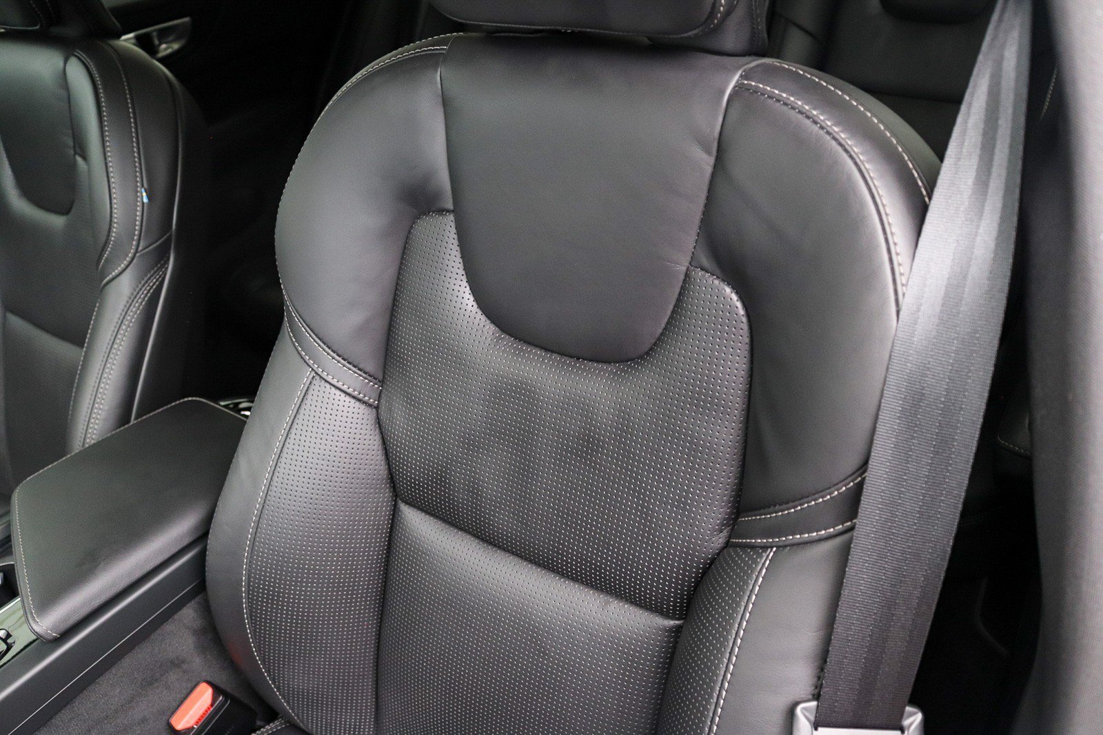 Used 2025 Volvo V60 B5 Cross Country Ultra w/ Protection Package Premier AWD/4WD image 27