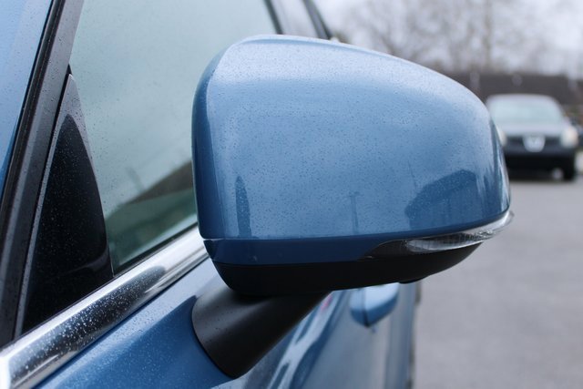 Used 2025 Volvo XC40 B5 Plus image 7