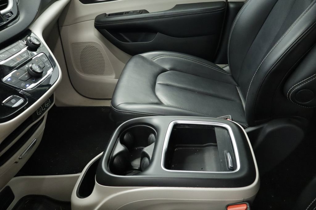 Used 2023 Chrysler Pacifica Touring-L FWD image 33