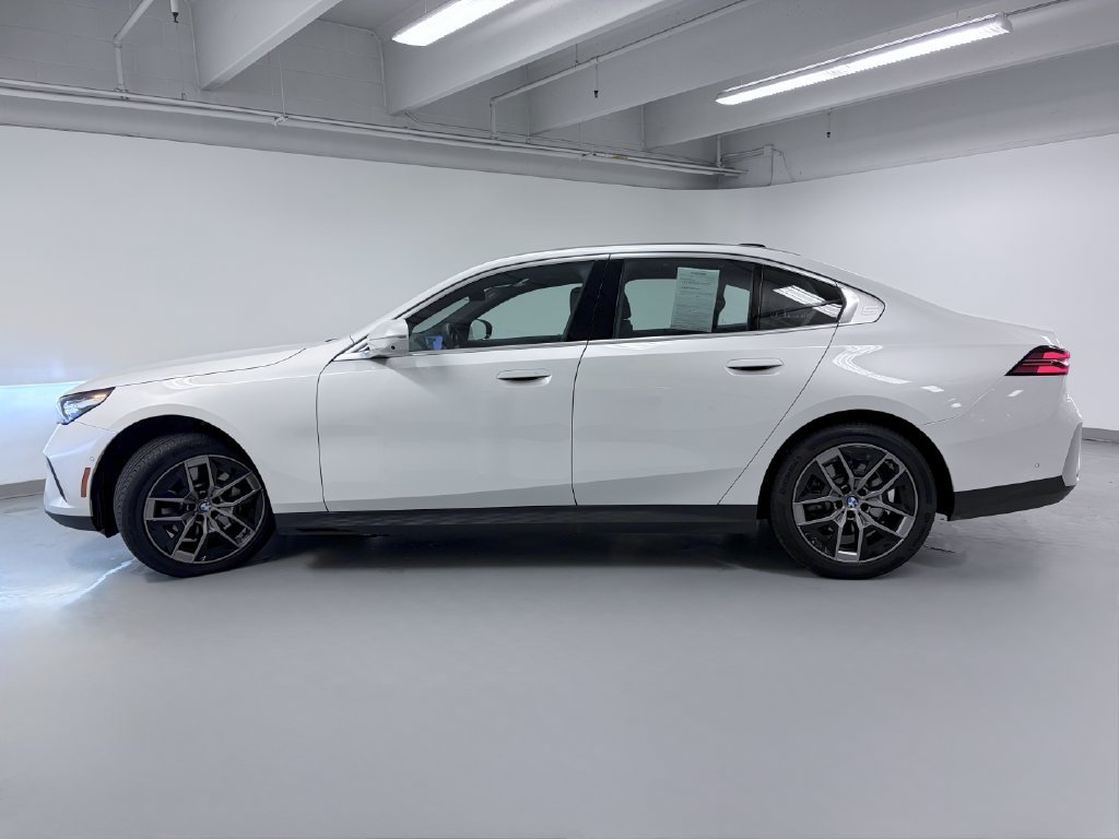 Used 2026 BMW 530i xDrive w/ Executive Package AWD/4WD image 4