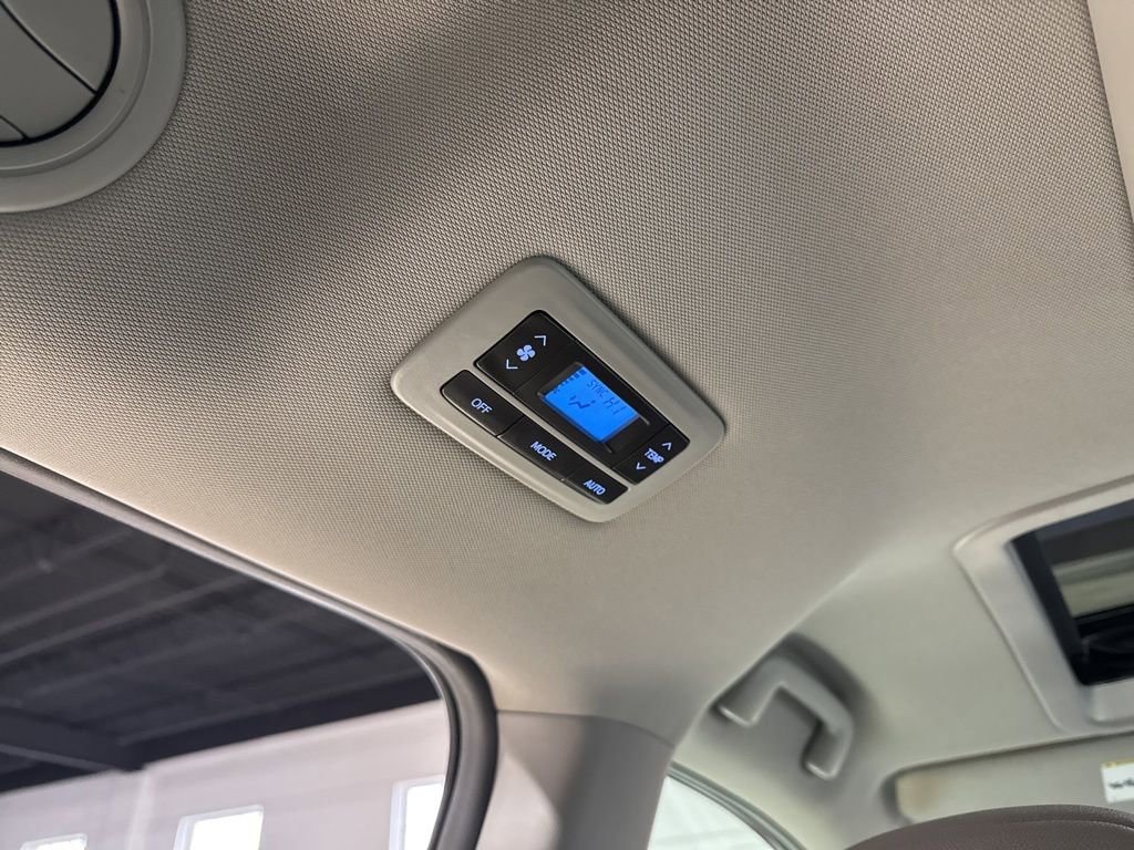 Used 2018 Toyota Sienna XLE Premium w/ Carpet Mat Package image 37