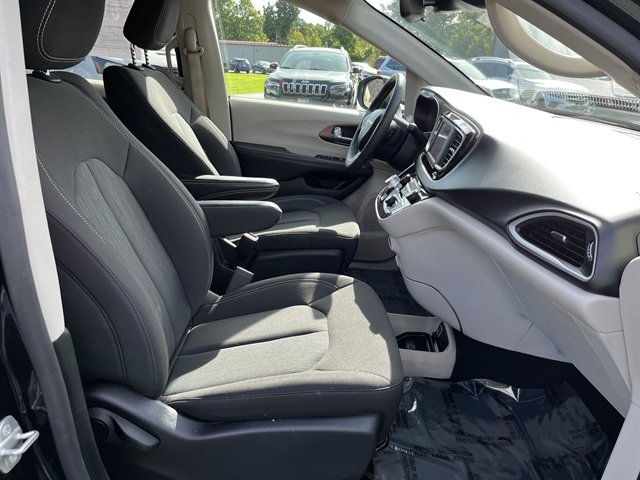 Used 2023 Chrysler Voyager LX FWD image 37