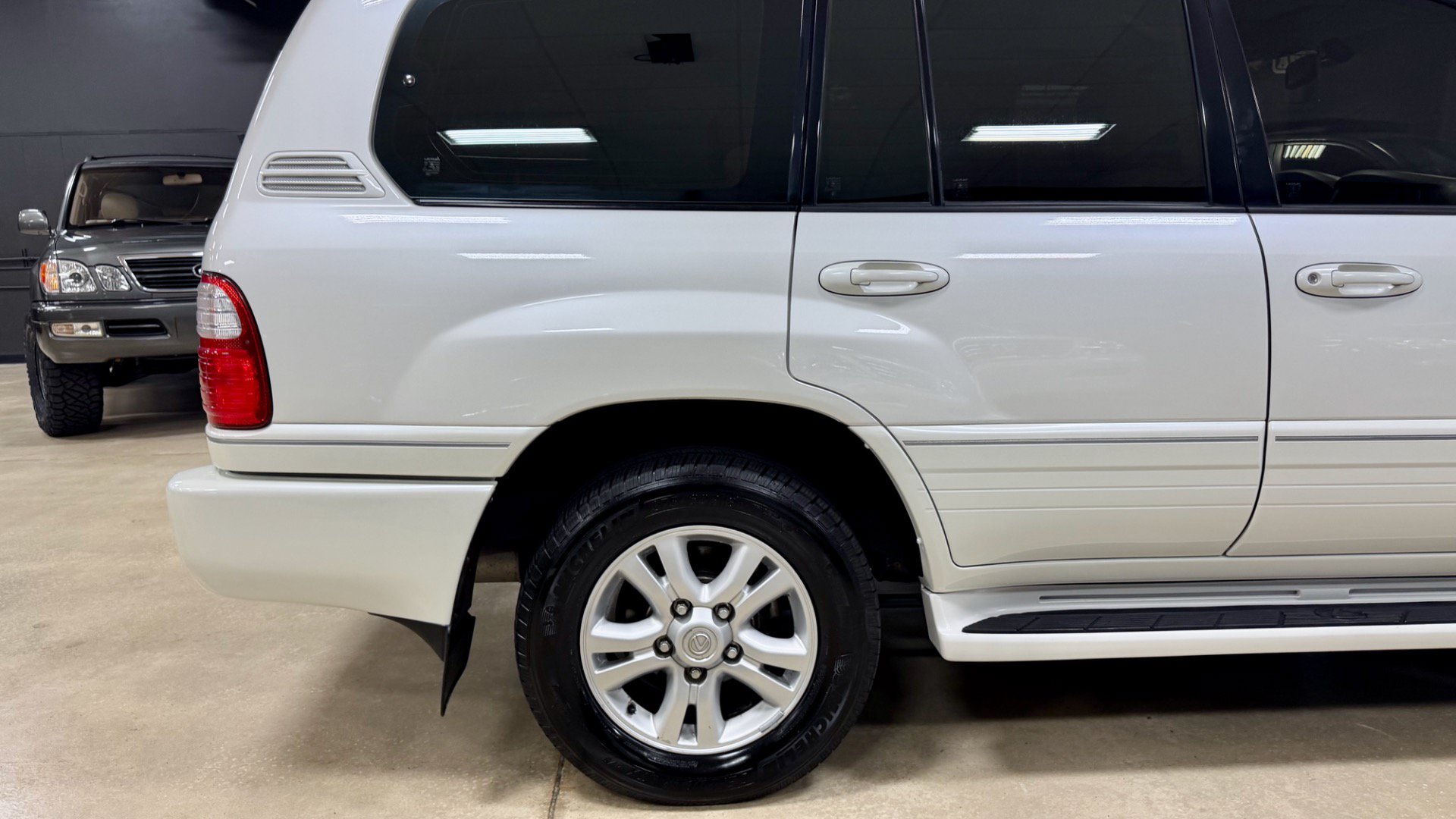 Used 2003 Lexus LX 470 4WD image 15