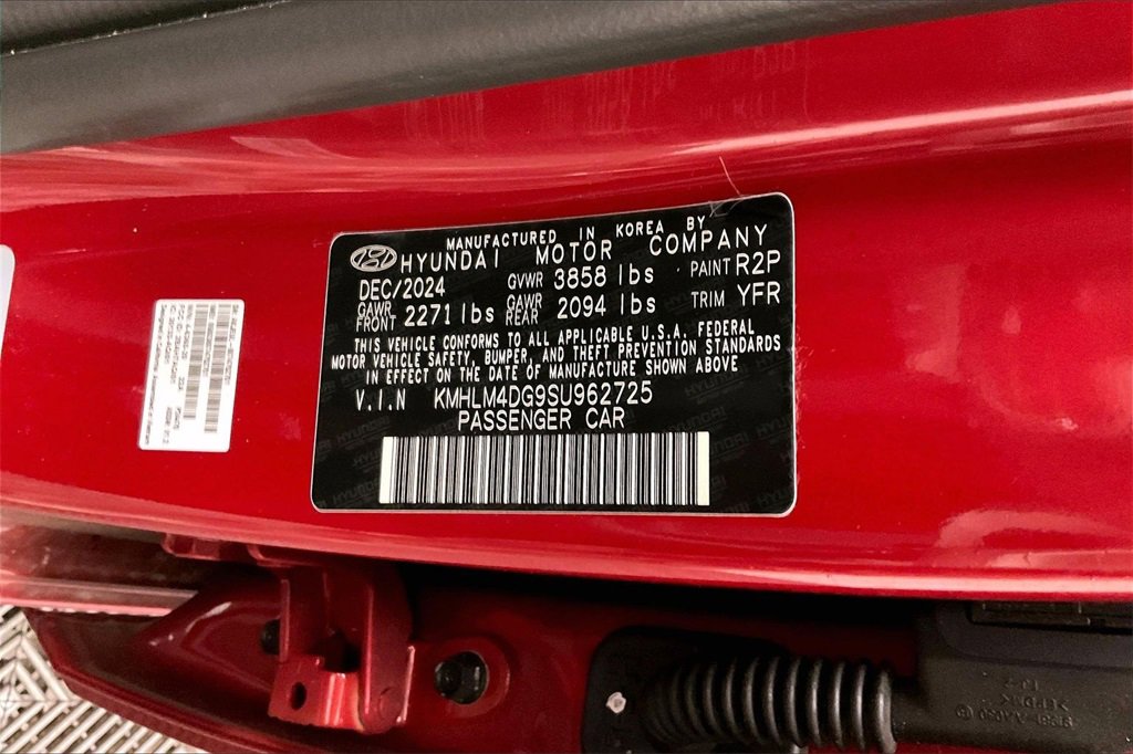 Certified 2025 Hyundai Elantra Sport image 25