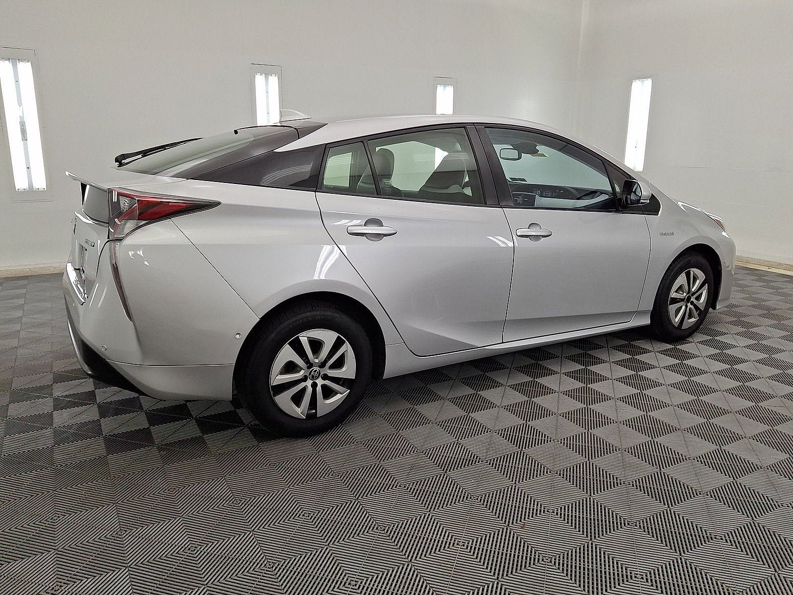 Used 2017 Toyota Prius Four FWD image 18