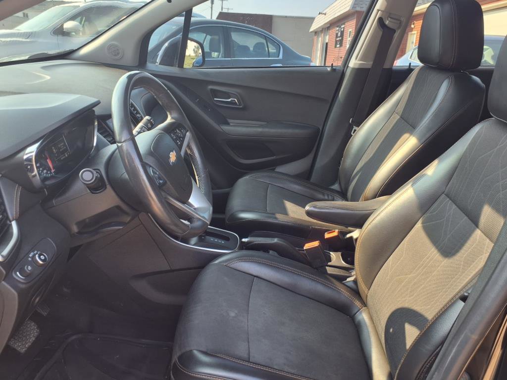Used 2018 Chevrolet Trax LT w/ Sun & Sound Package image 3