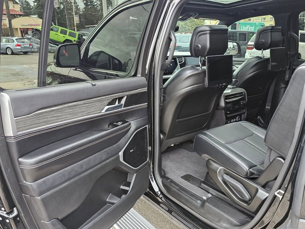 Used 2022 Jeep Wagoneer Series III w/ Premium Group I image 14