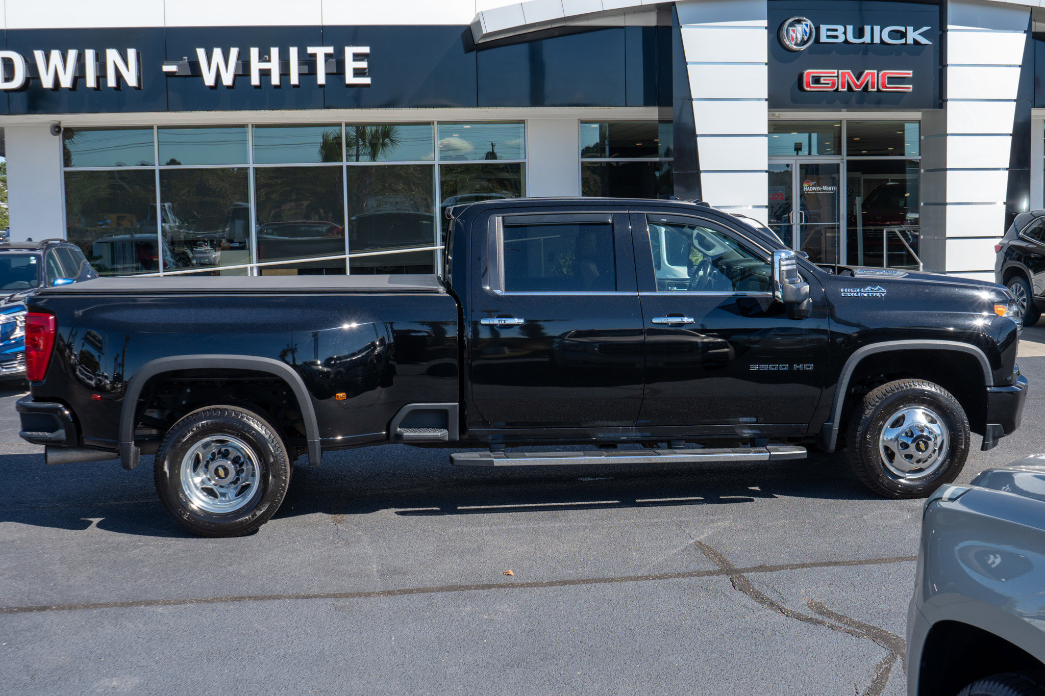 Used 2020 Chevrolet Silverado 3500 High Country image 2