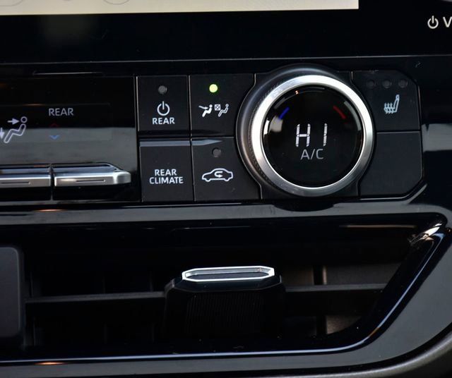 Used 2023 Toyota Highlander XLE image 25