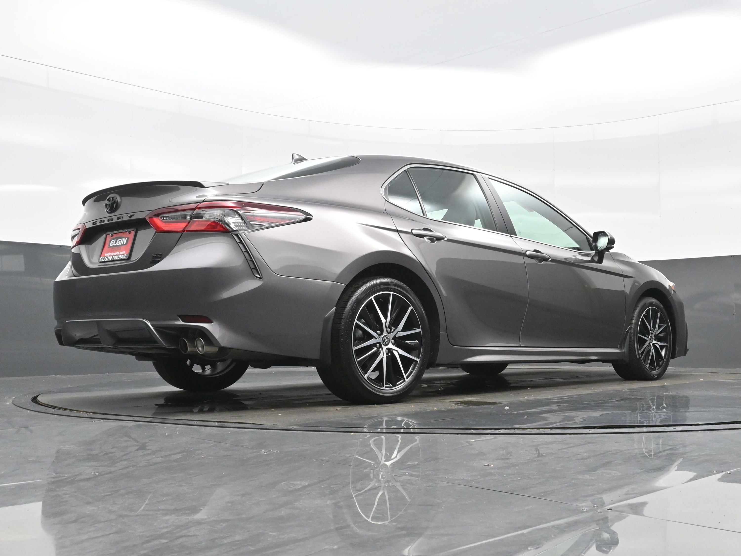 Used 2024 Toyota Camry SE image 31