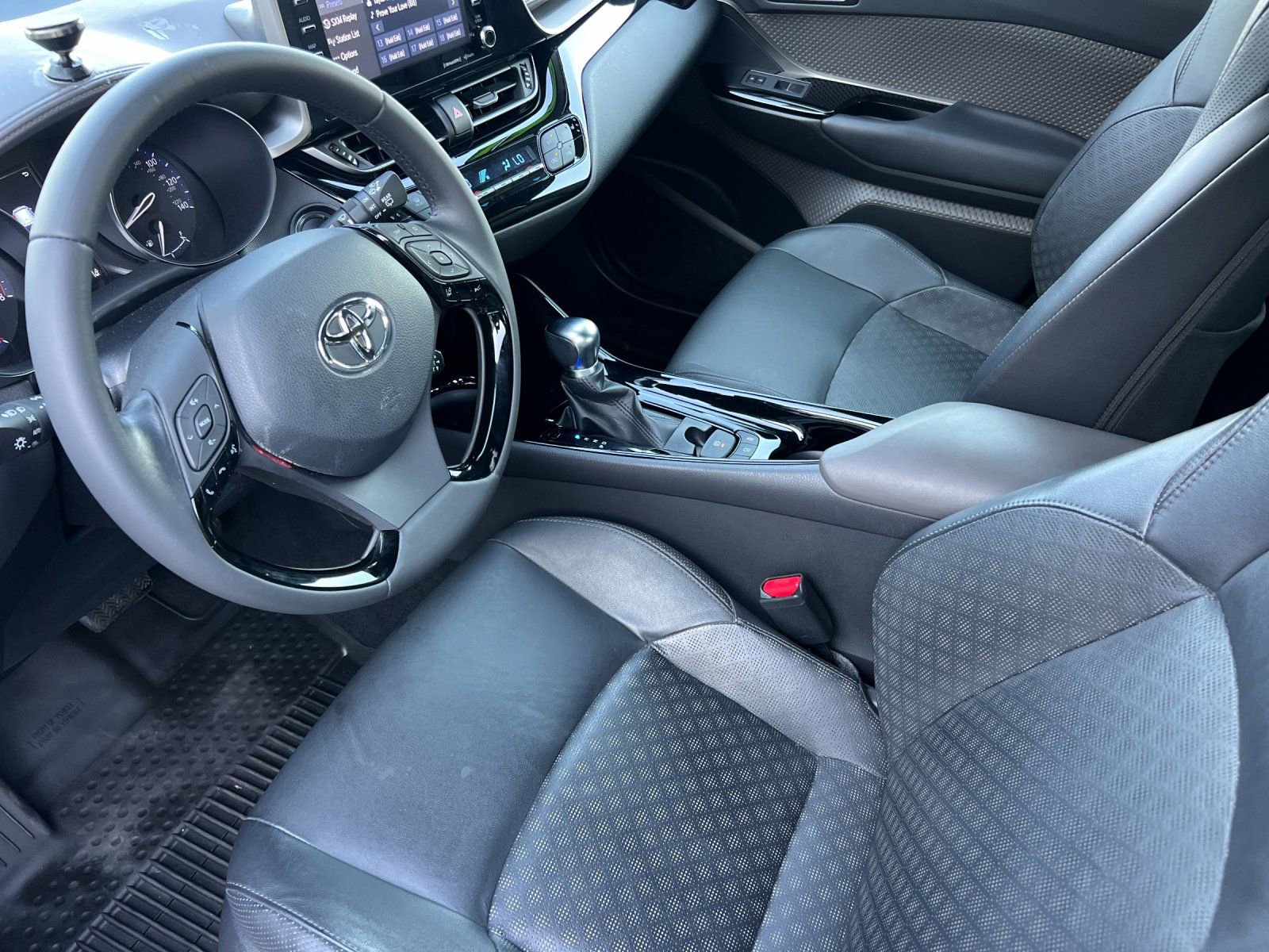 Used 2021 Toyota C-HR Limited image 10