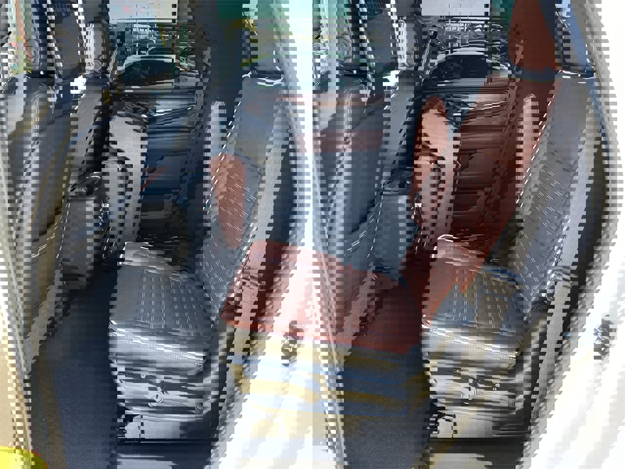 Used 2023 GMC Yukon Denali Ultimate image 15