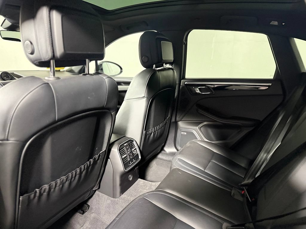 Used 2023 Porsche Macan S AWD/4WD image 25