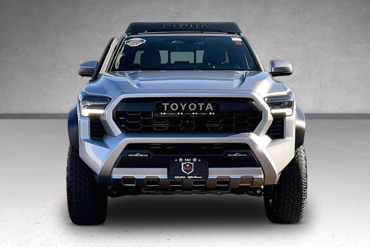 Used 2024 Toyota Tacoma 4x4 Double Cab Hybrid image 3