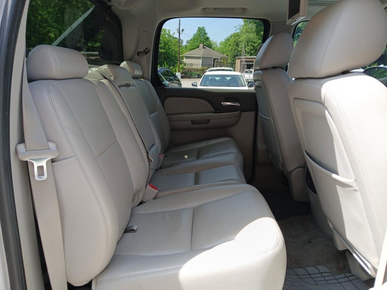 Used 2012 Chevrolet Avalanche LTZ RWD image 14