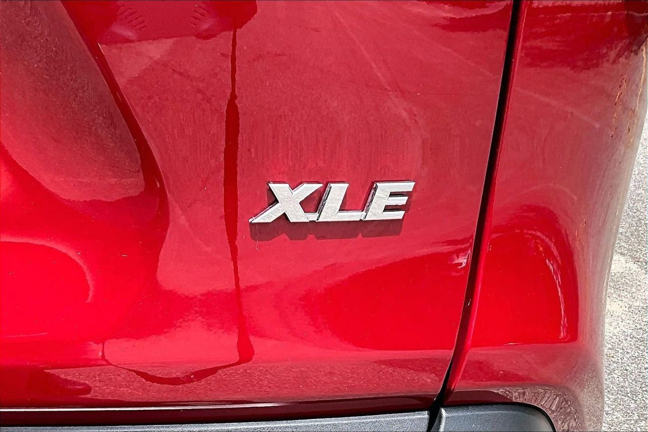 Used 2025 Toyota RAV4 XLE w/ Convenience Package FWD image 21