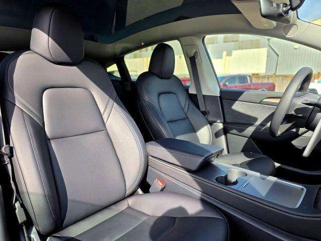 Used 2023 Tesla Model Y Long Range image 26