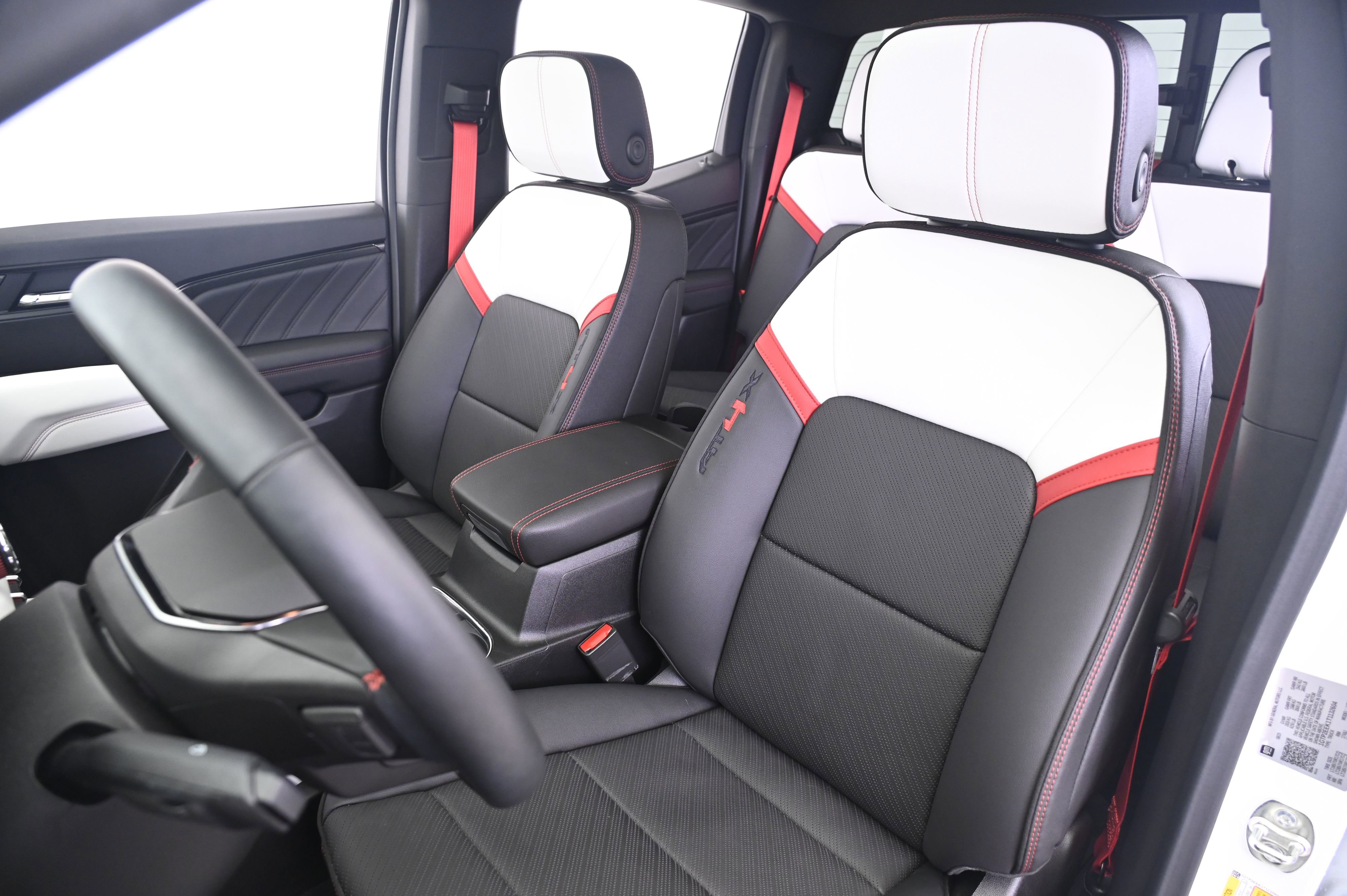 Used 2026 GMC Canyon AT4X image 5