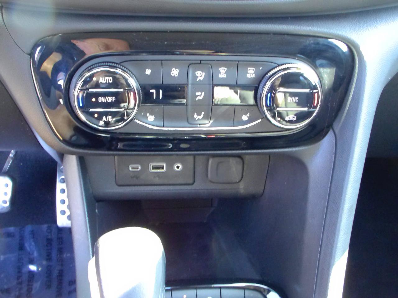 Used 2023 Buick Encore GX Select w/ Sport Touring Package FWD image 22