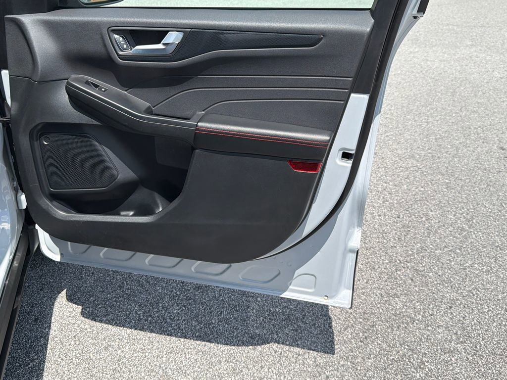 Used 2025 Ford Escape ST-Line FWD image 14