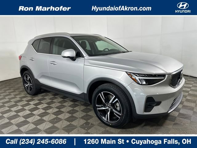 Used 2023 Volvo XC40 B5 Plus AWD/4WD image 1