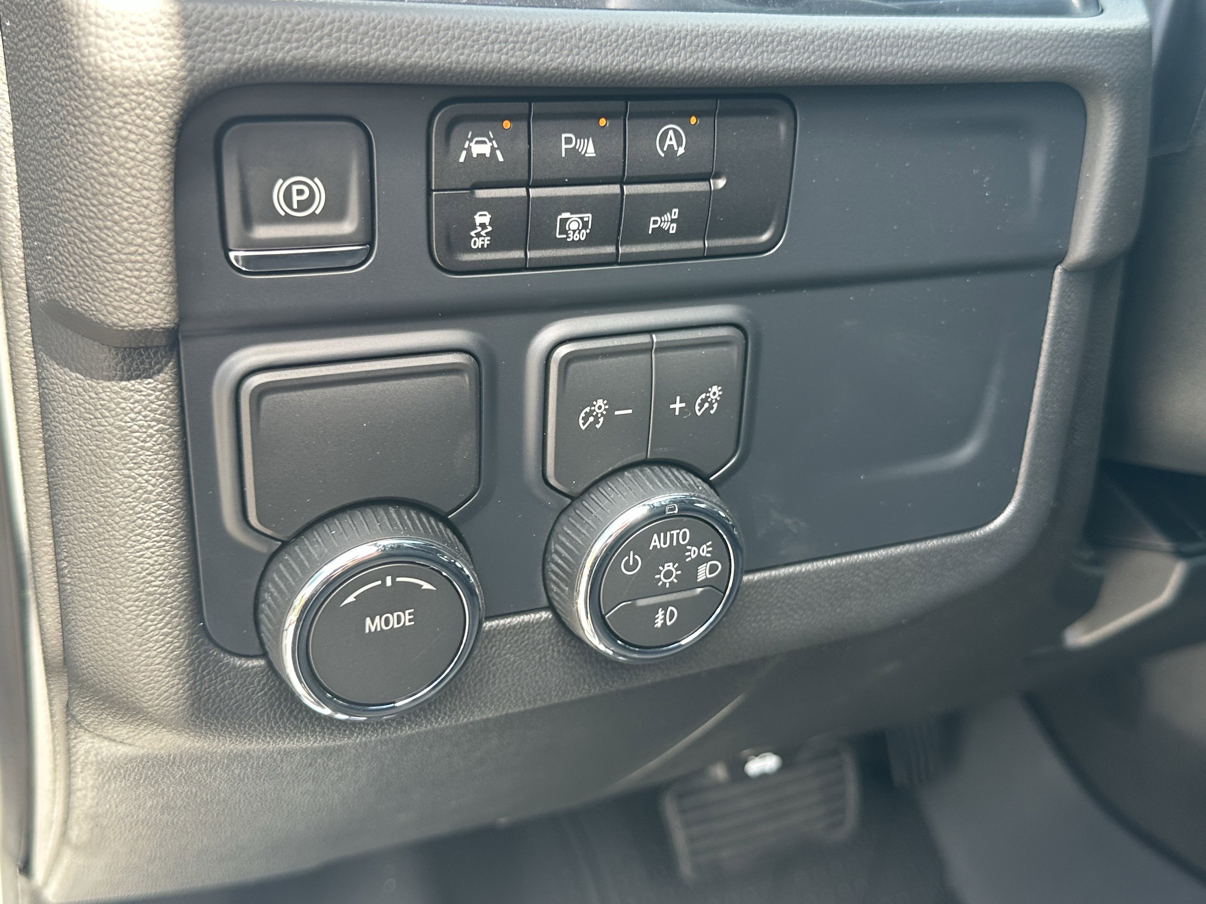 New 2026 Chevrolet Suburban LT w/ Comfort Package image 18