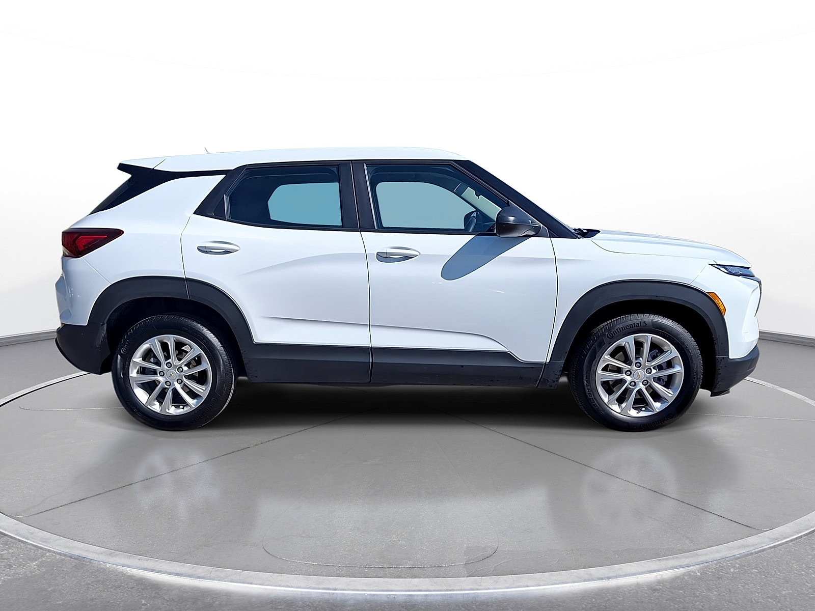 Used 2025 Chevrolet TrailBlazer LS FWD image 9