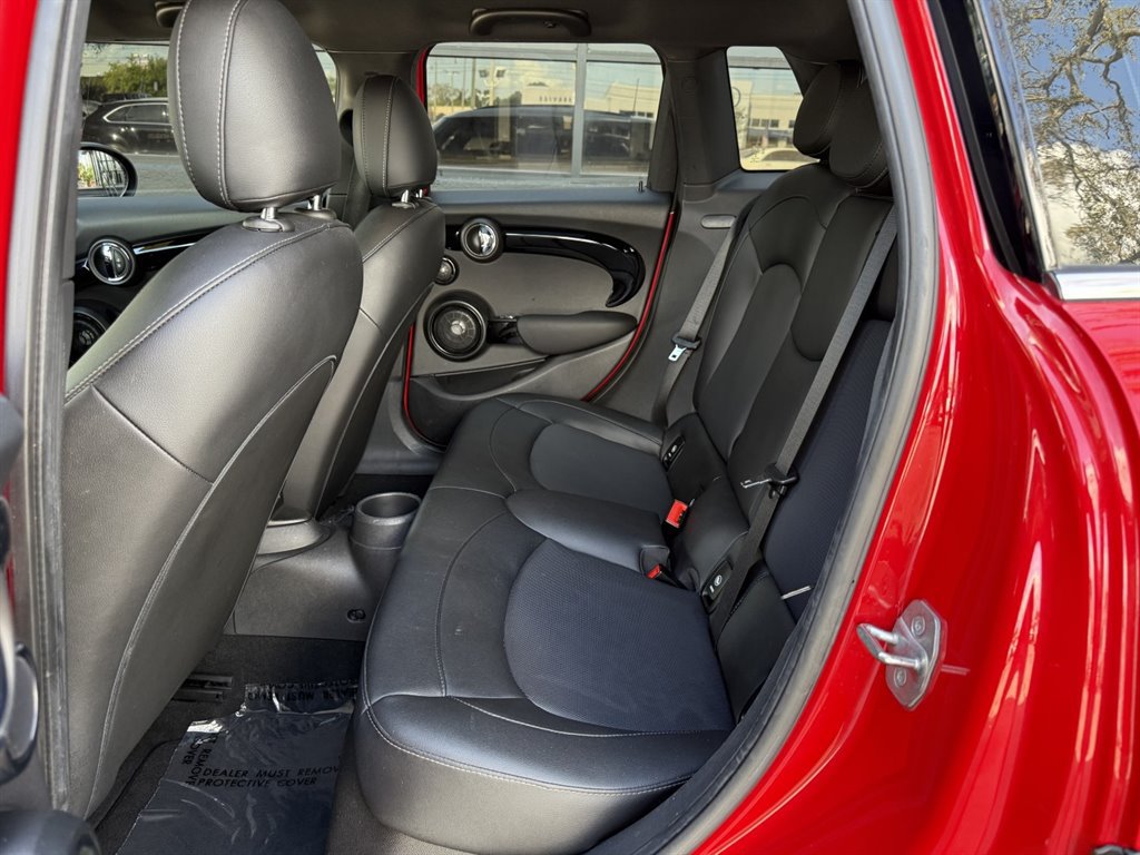 Used 2020 MINI Cooper 4-Door Hardtop w/ Premium Package FWD image 15
