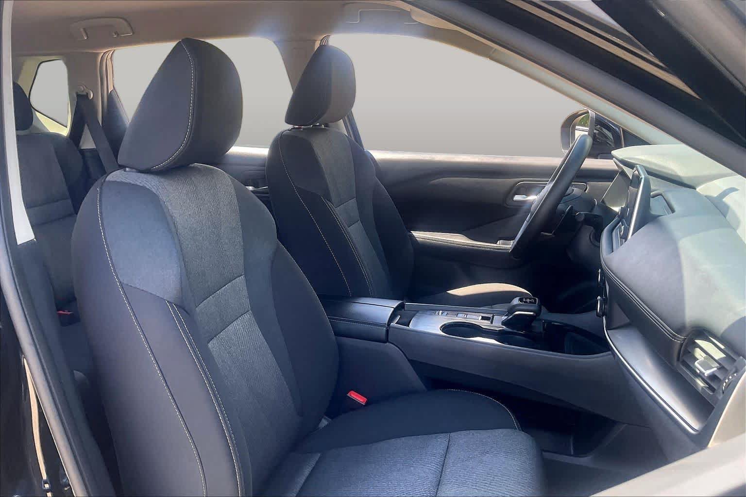Used 2025 Nissan Rogue SV FWD image 9