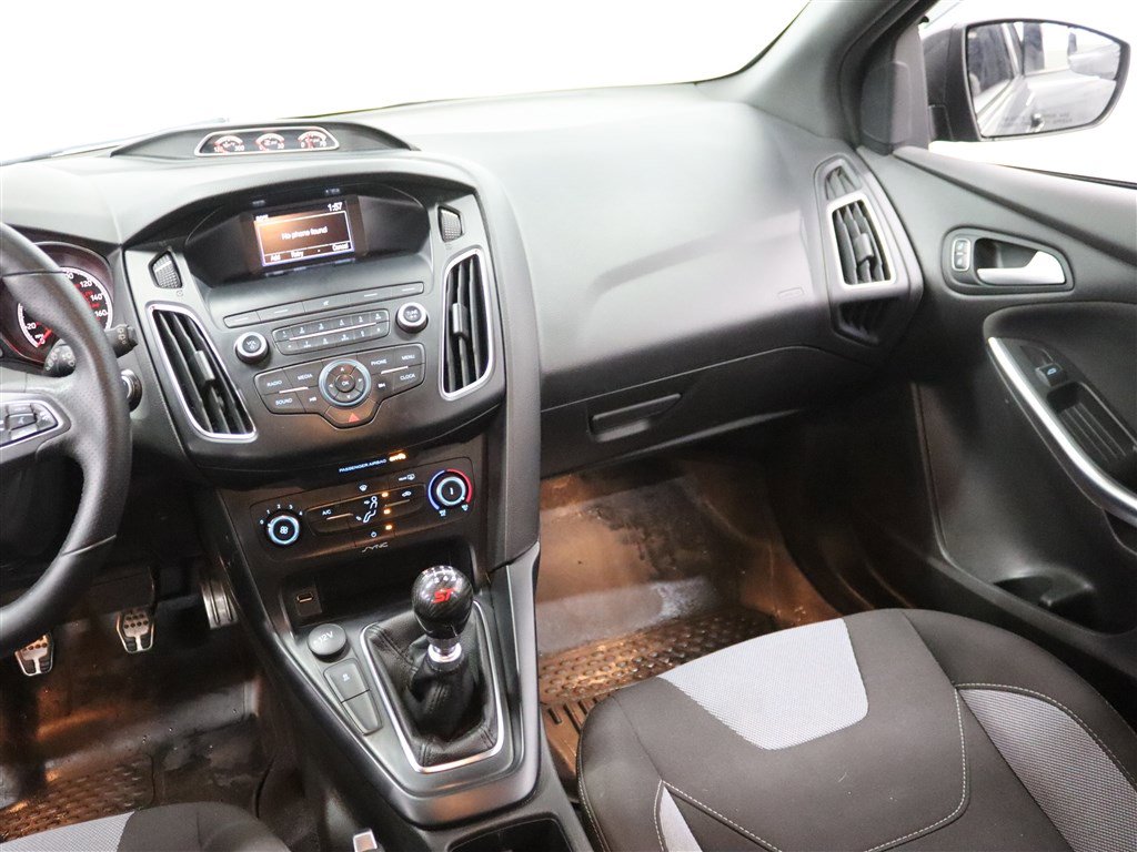 Used 2018 Ford Focus ST image 19
