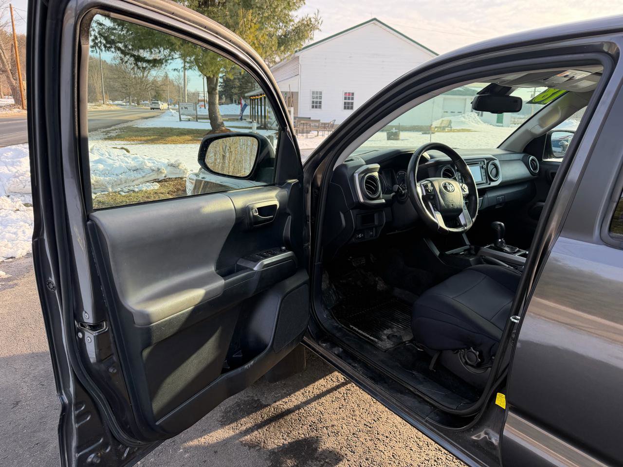 Used 2018 Toyota Tacoma SR5 image 18