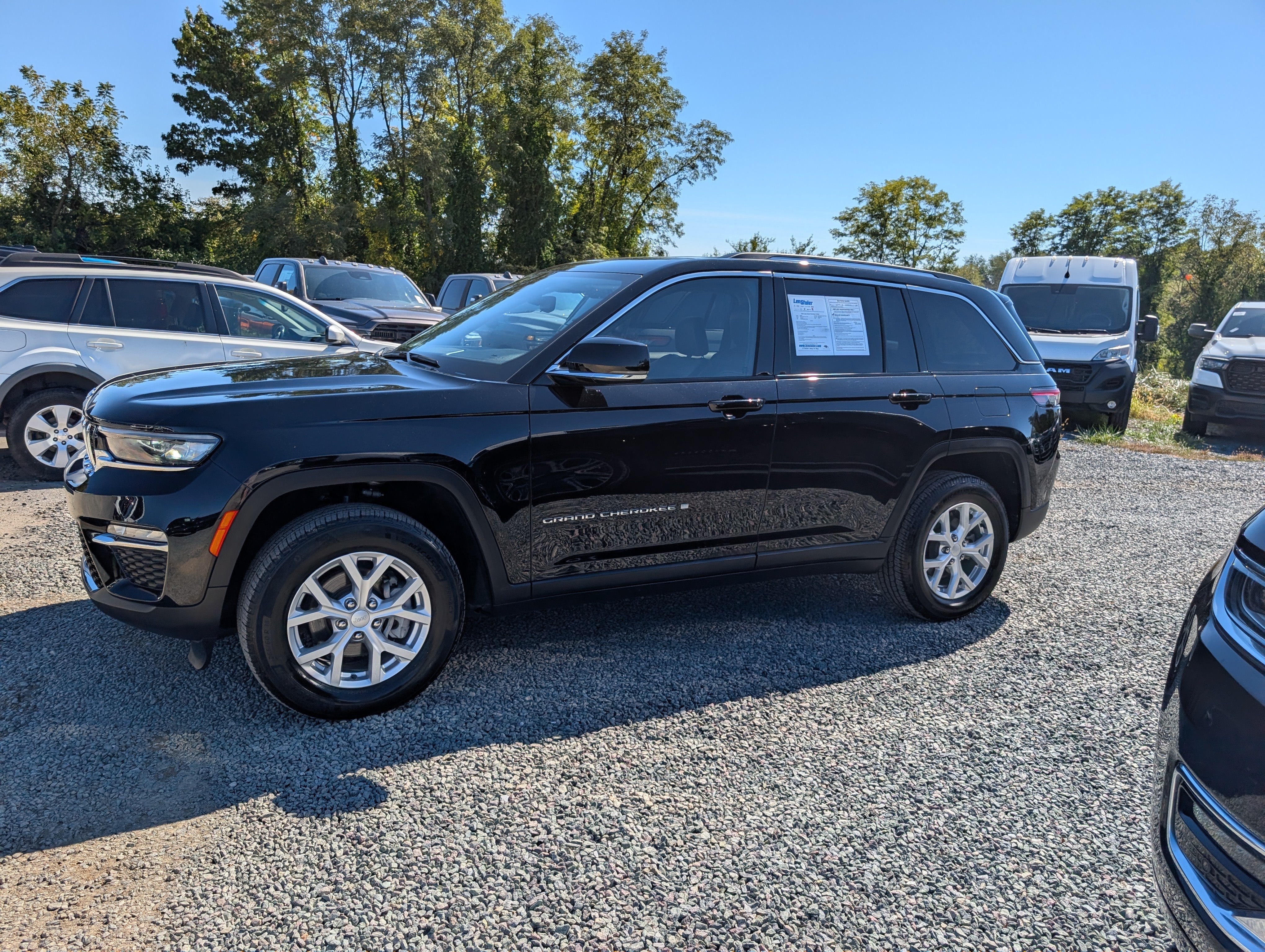 Used 2023 Jeep Grand Cherokee Limited w/ Trailer Tow Prep Group (B) AWD/4WD image 2