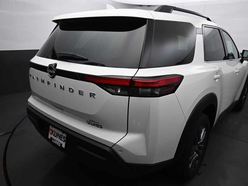 Used 2025 Nissan Pathfinder SV AWD/4WD image 15