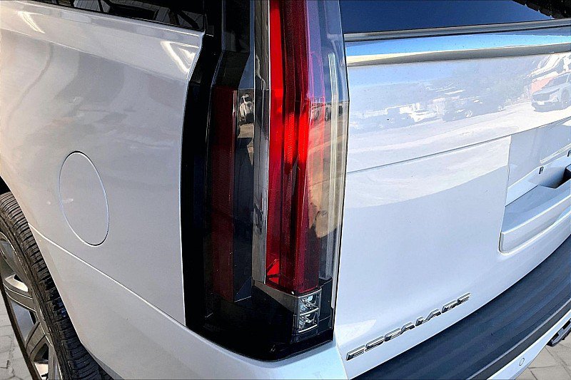 Used 2016 Cadillac Escalade Luxury AWD/4WD image 25