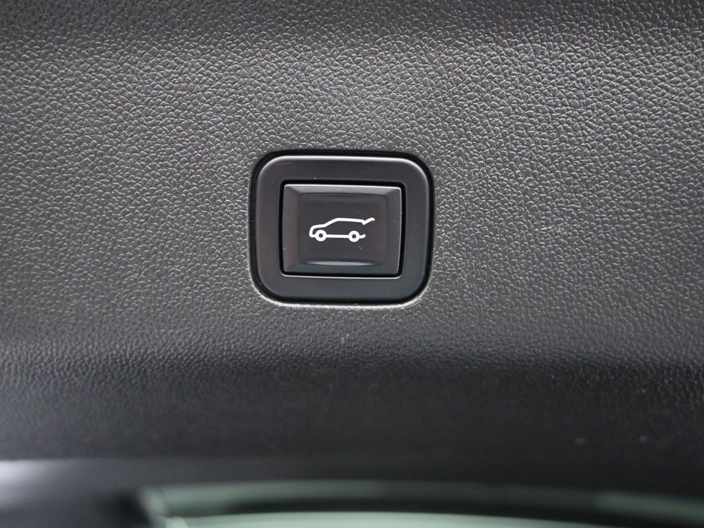 Used 2023 Chevrolet Tahoe Premier AWD/4WD image 40