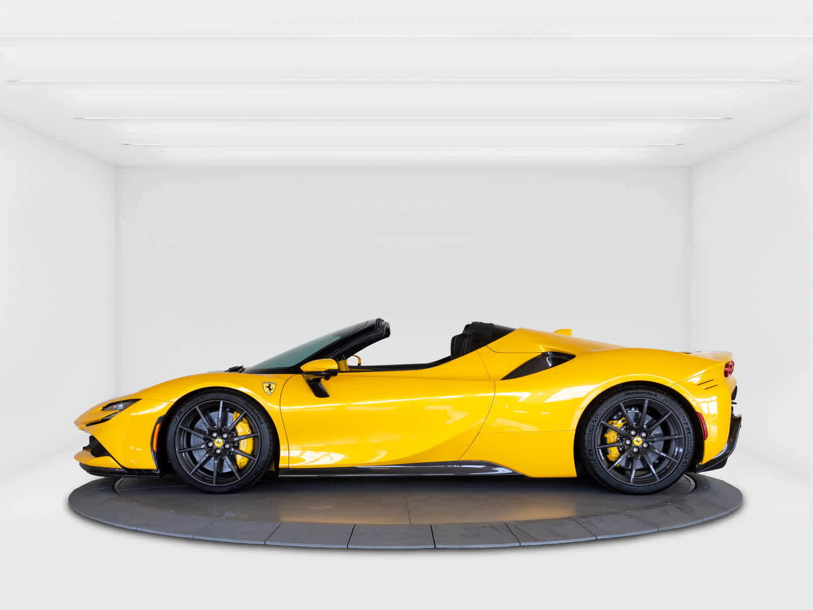 Certified 2022 Ferrari SF90 Spider image 2